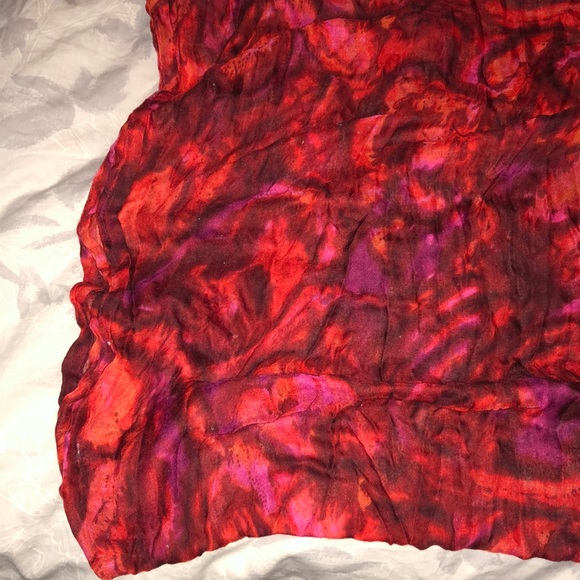 Red patterned loop scarf - Picture 2 of 7